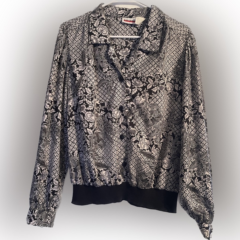 🍄1980’s Judy Bond Ribbed Hem Black & White Geometric Floral Button-Up